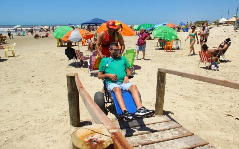Praia de Atlântida Sul conta com três cadeiras anfíbias neste ano