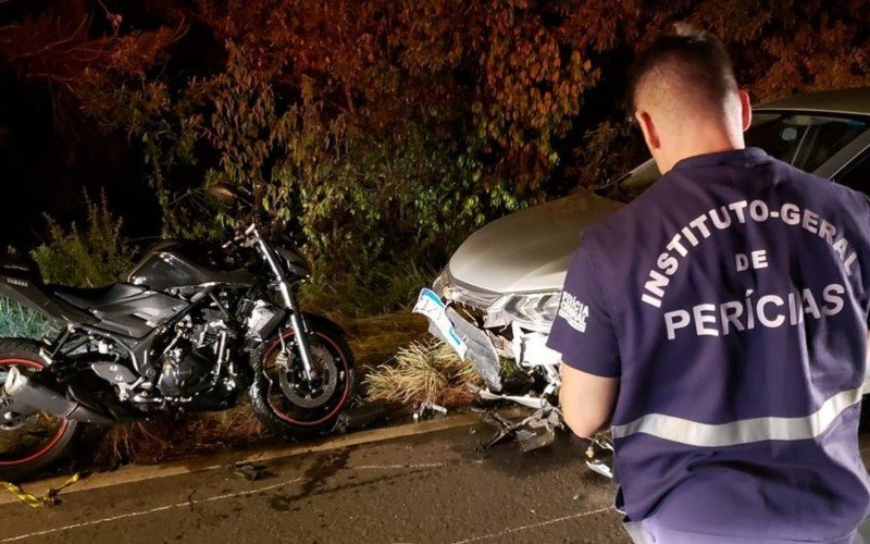 Mulher morre em acidente entre carro e motocicleta na RS-124