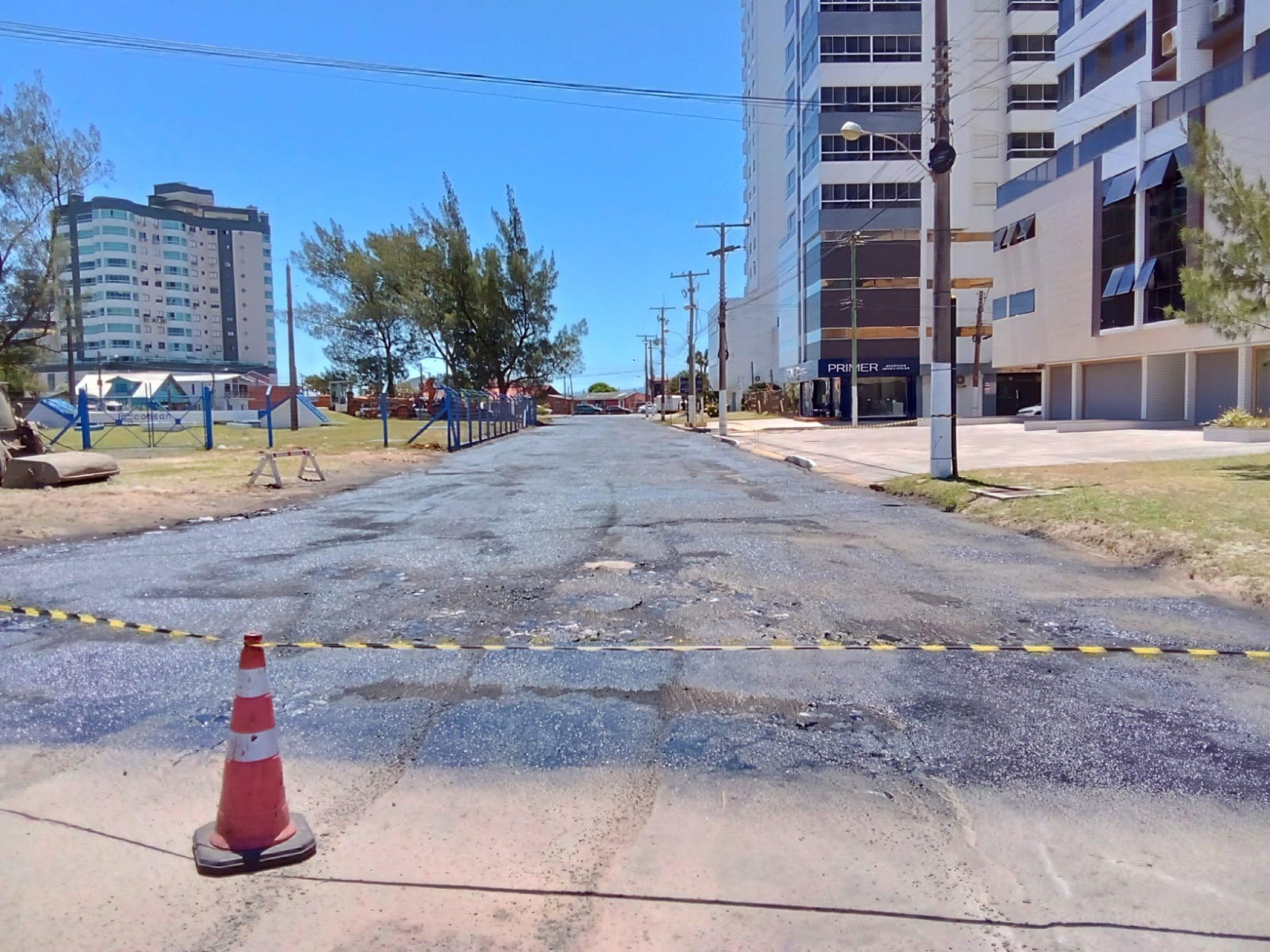 Avenida que liga bairro e beira-mar de Tramandaí recebe pavimentação asfáltica