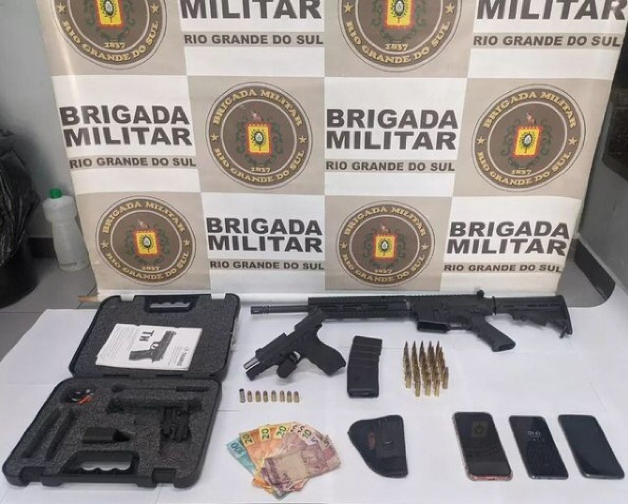 Quatro são presos após troca de tiros com policiais militares em Campo Bom