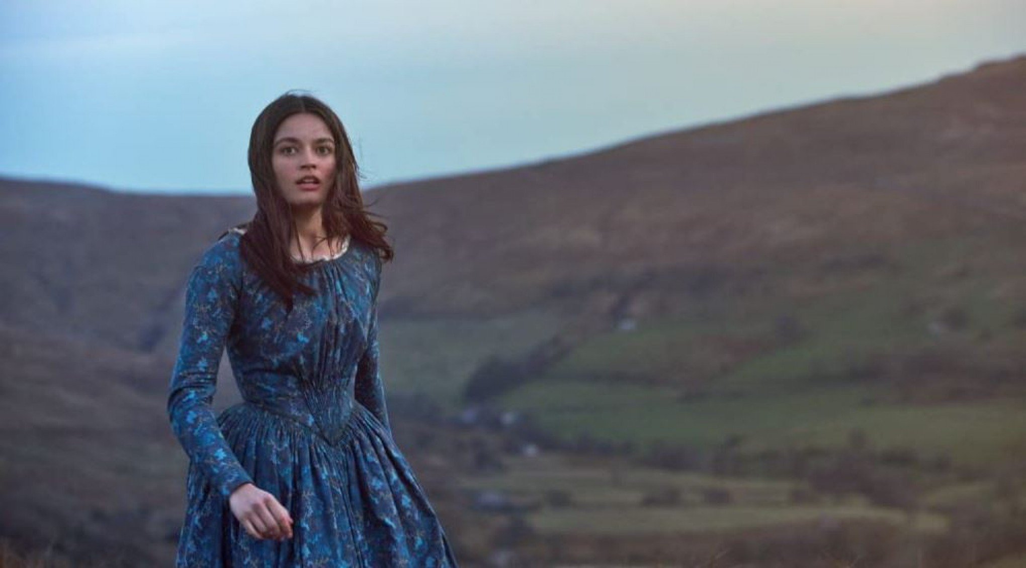 Escritora Emily Brontë vira personagem principal de filme que está entre as estreias da semana na região