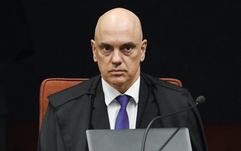 Alexandre de Moraes afasta governador do DF do cargo após atos de vandalismo e invasões em Brasília
