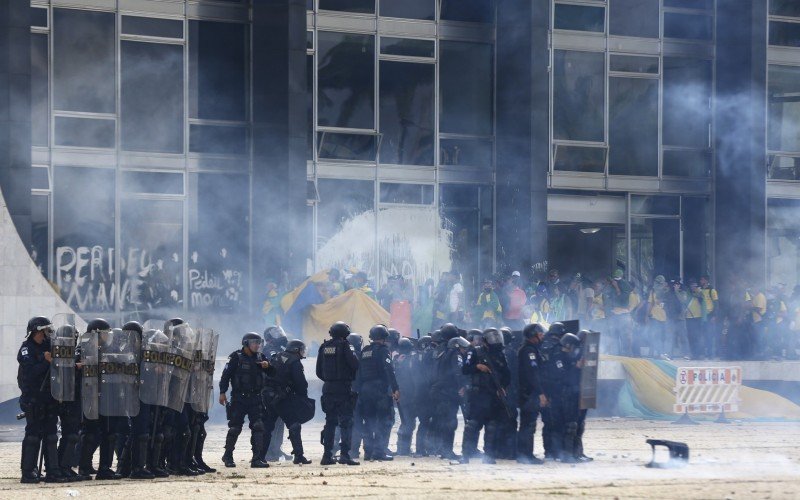 Momento em que manifestantes invadiram Congresso, STF e Palácio do Planalto | Jornal NH