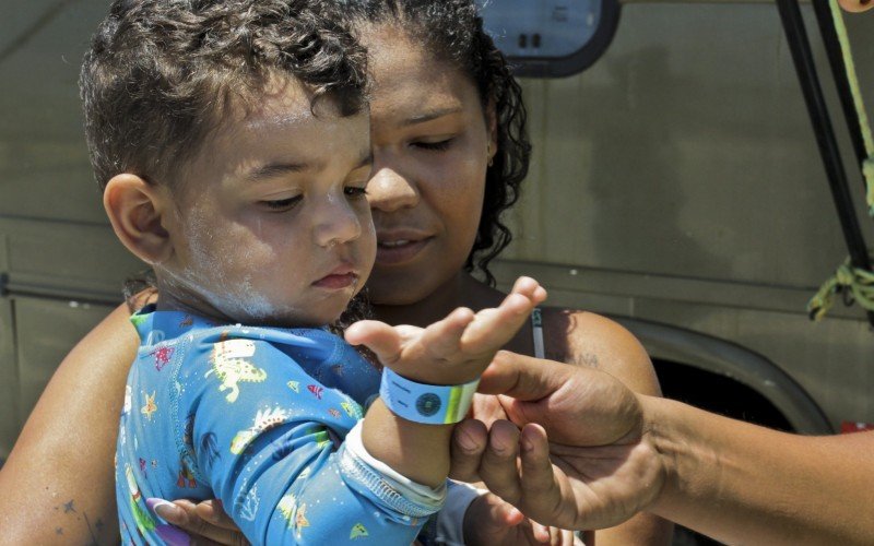 Franciele Januário com o sobrinho Valentim