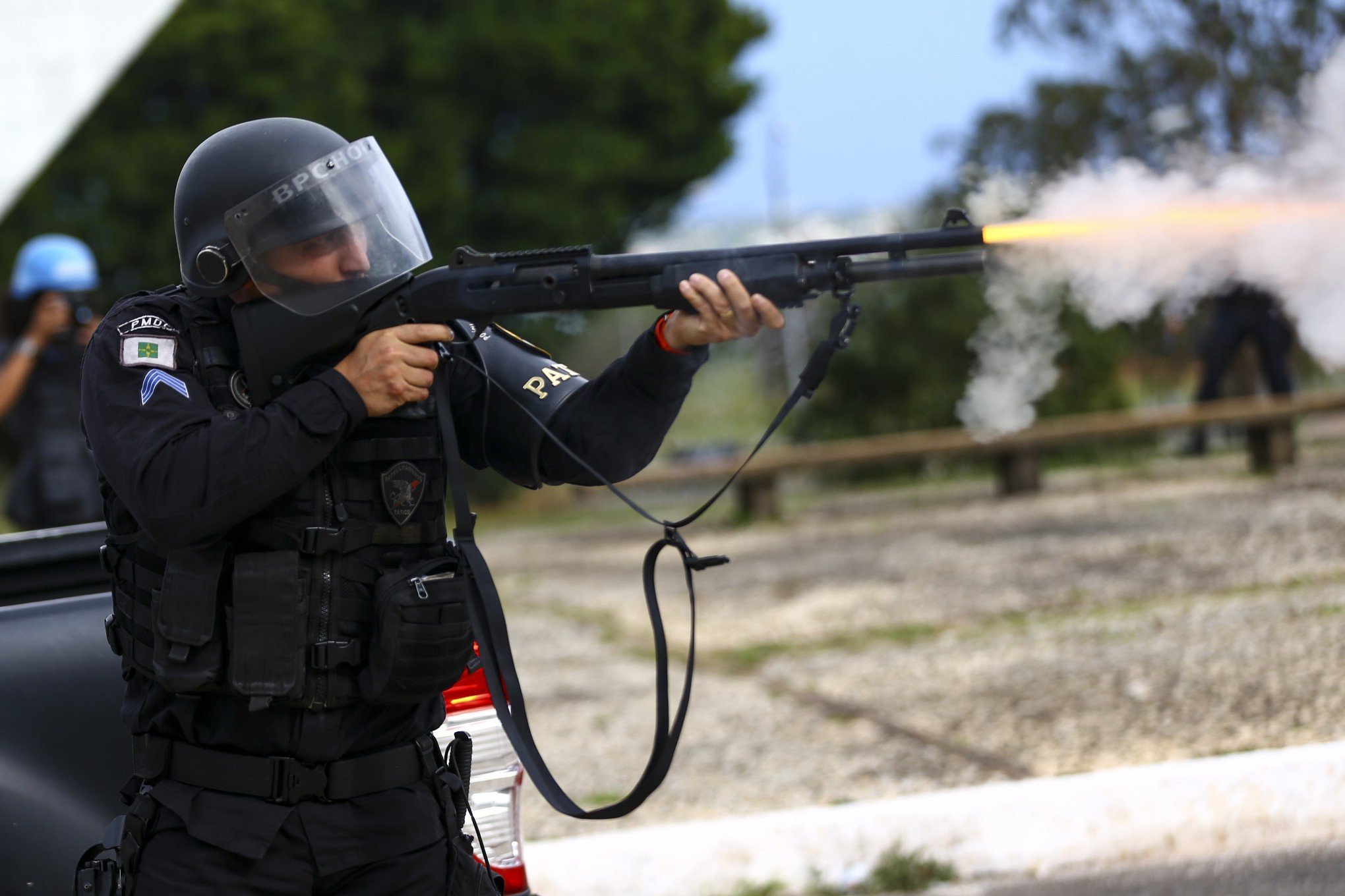 Polícia retira invasores da rampa do Palácio do Planalto, em Brasília