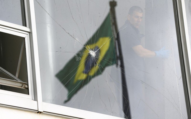 AGU pede bloqueio de R$ 6,5 milhões de 59 financiadores de ônibus para atos golpistas em Brasília