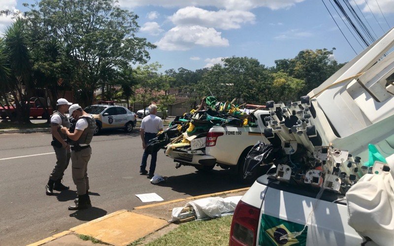 Acampamento de manifestantes em frente a BatalhÃ£o da PolÃ­cia Militar Ã© desmontado em SÃ£o Leopoldo