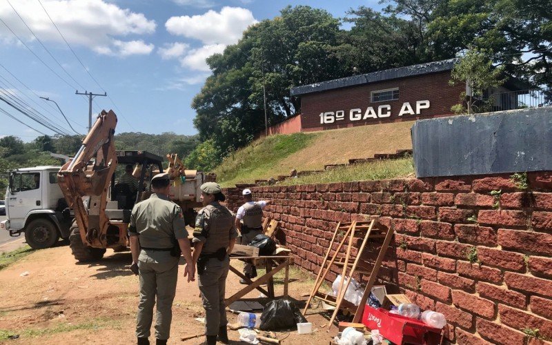 Acampamento de manifestantes em frente a BatalhÃ£o da PolÃ­cia Militar Ã© desmontado em SÃ£o Leopoldo