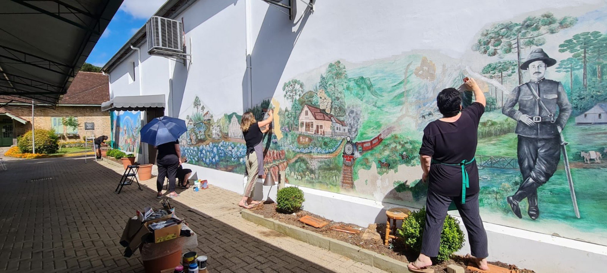 Restauração do mural artístico da Câmara de Gramado inicia