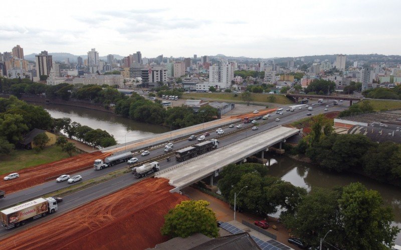 Novas pontes da BR-116 sobre o Rio dos Sinos, em São Leopoldo, devem ser concluídas em setembro | abc+