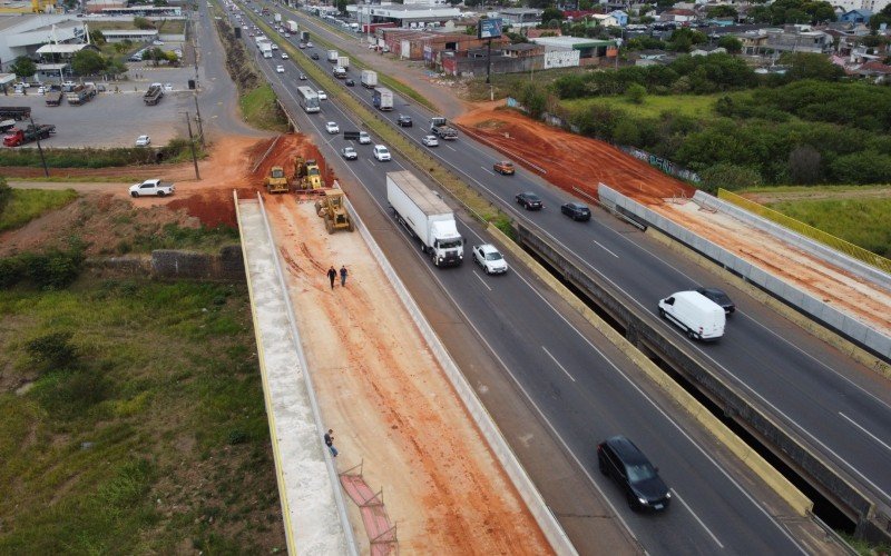 Obra das novas pontes da BR-116 sobre o Rio dos Sinos, em São Leopoldo, é uma das melhorias listadas