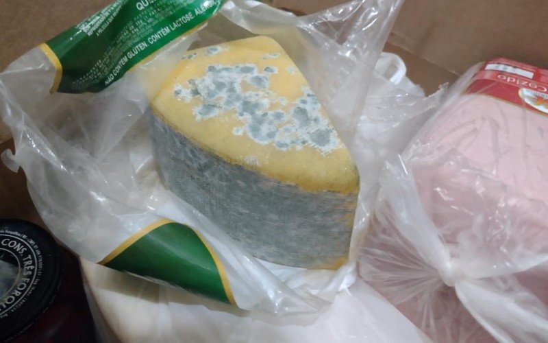 Produtos fora do prazo de validade que eram comercializados também foram apreendidos