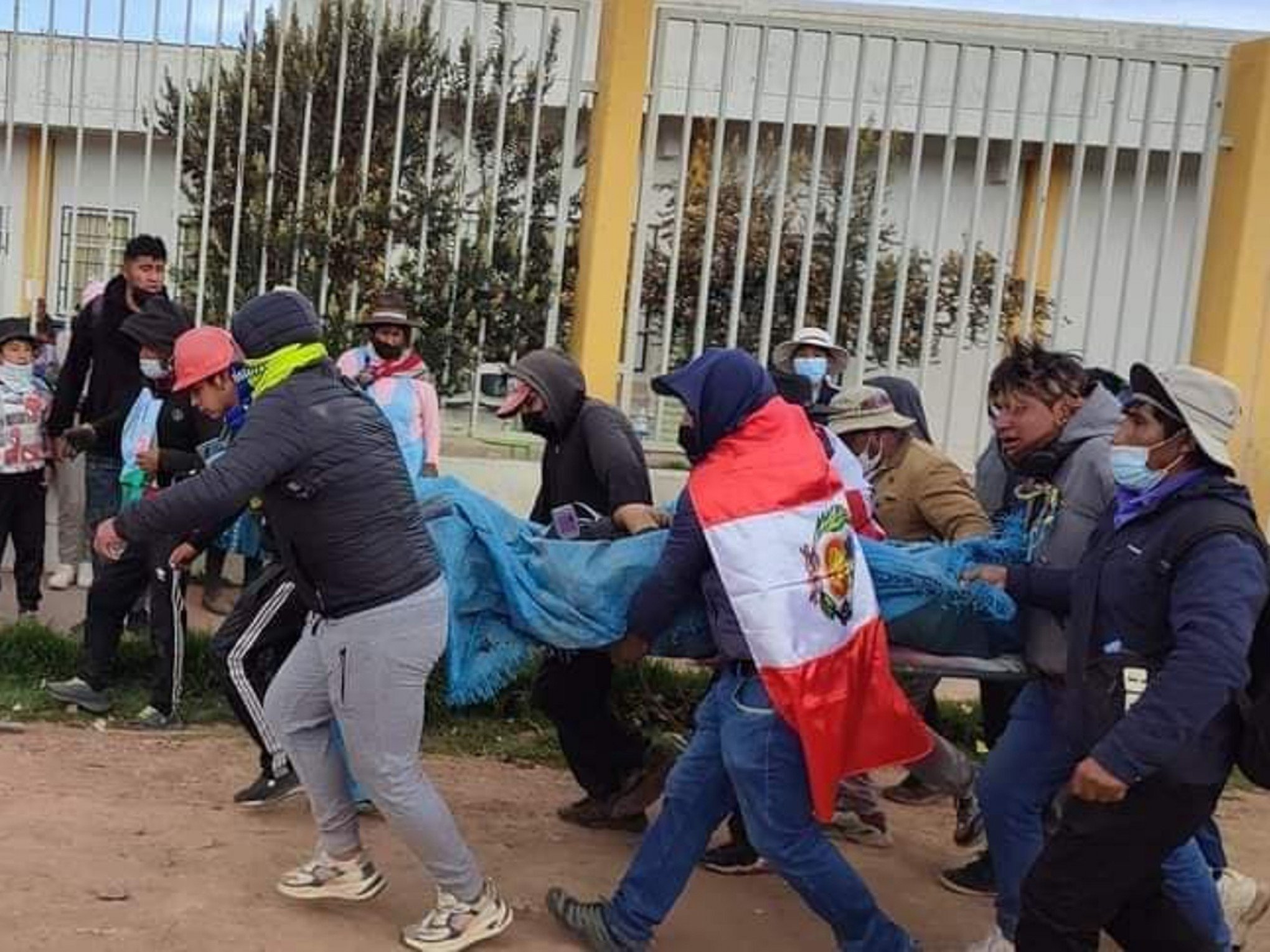 Sobe para 17 número de mortos em confrontos entre manifestantes e policiais no Peru