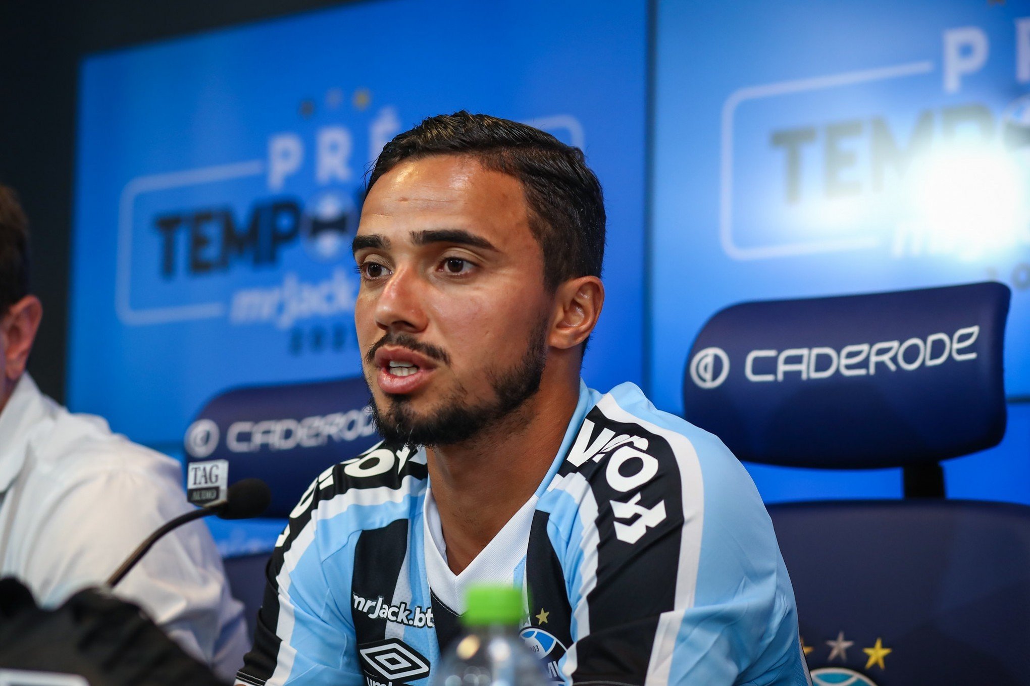 Grêmio reforça lateral com Fábio e aposta em experiência europeia: 'Evoluí muito'