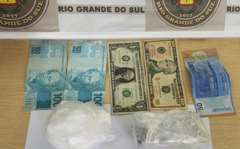 Cadeirante e comparsa foragido são presos com droga e dinheiro estrangeiro em Nova Petrópolis