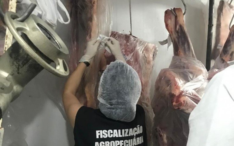 Alimentos estavam acondicionados fora da temperatura ideal