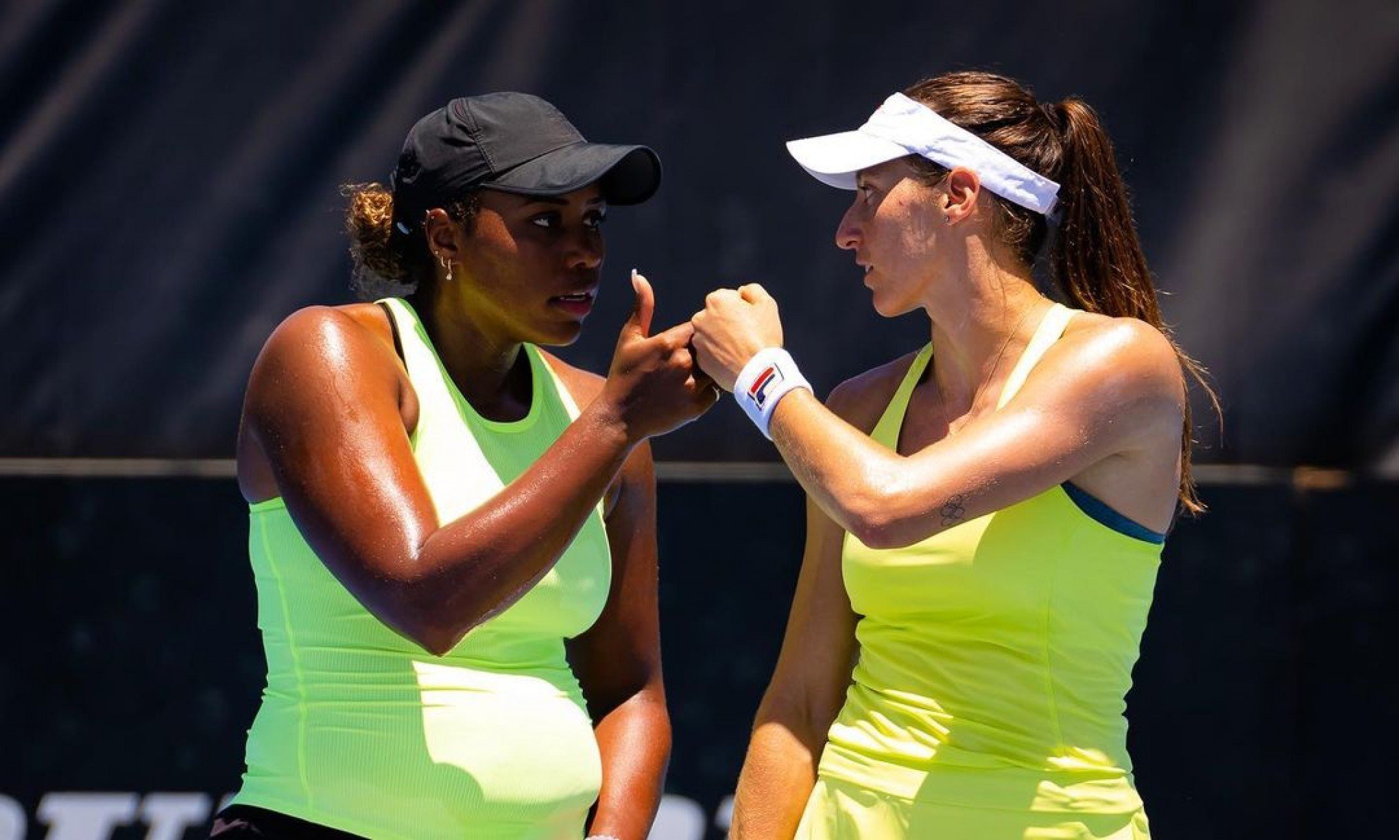 Dupla de Stefani vai a semi e Bia Haddad às quartas no WTA de Adelaide