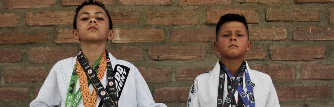 Dupla infantil de Canoas se destaca em arte marcial milenar