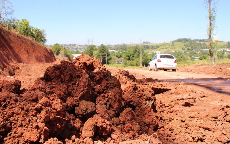 Moradores reclamam das más condições de estrada que liga três bairros à RS-239