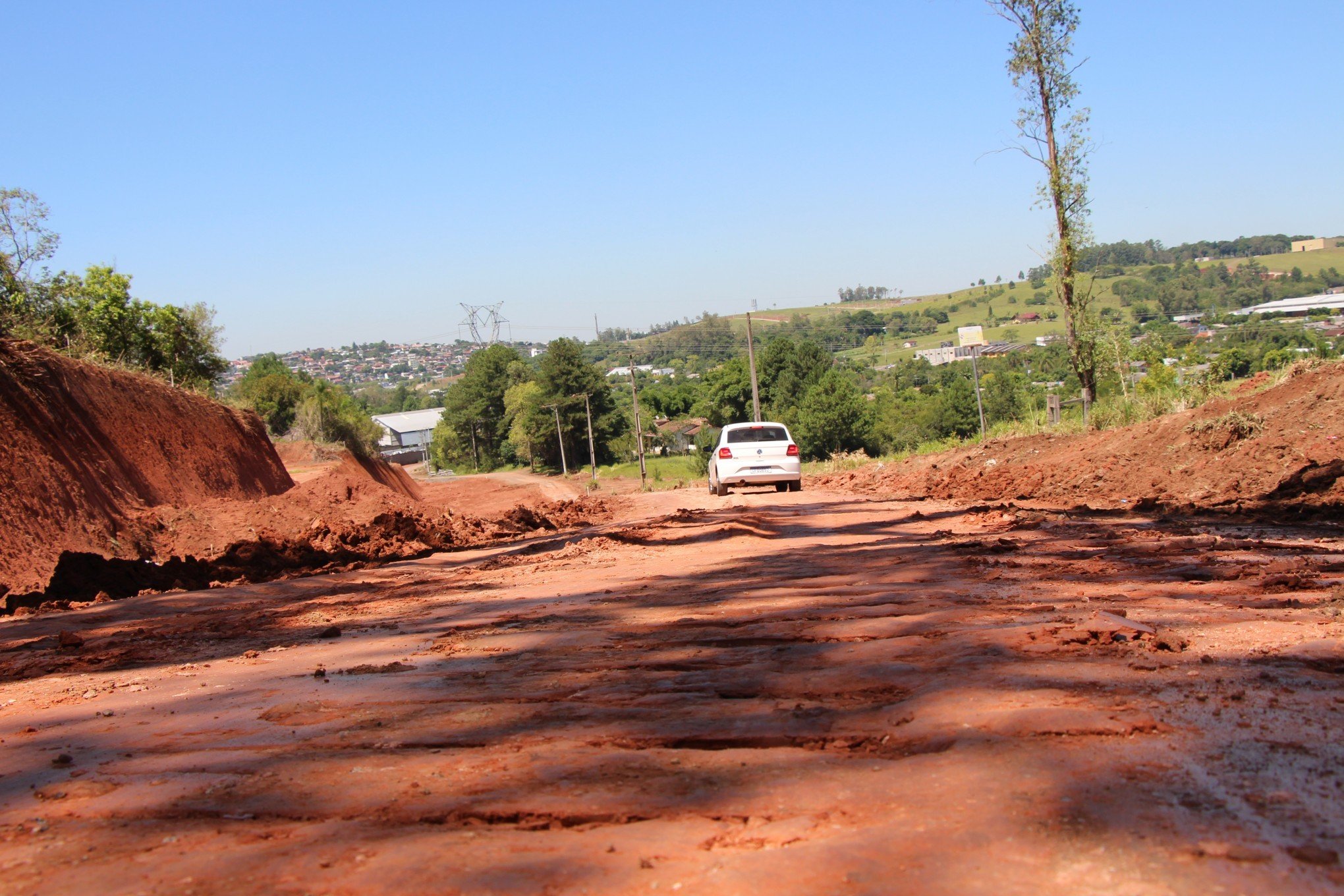 Moradores reclamam das más condições de estrada que liga três bairros à RS-239 em Sapiranga