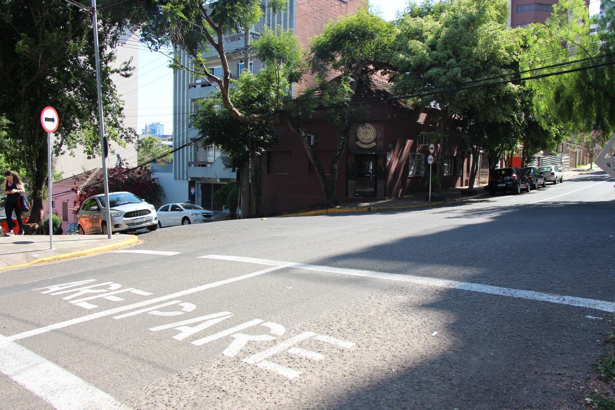 Três acidentes de trânsito são registrados na Rua Heller em menos de uma semana