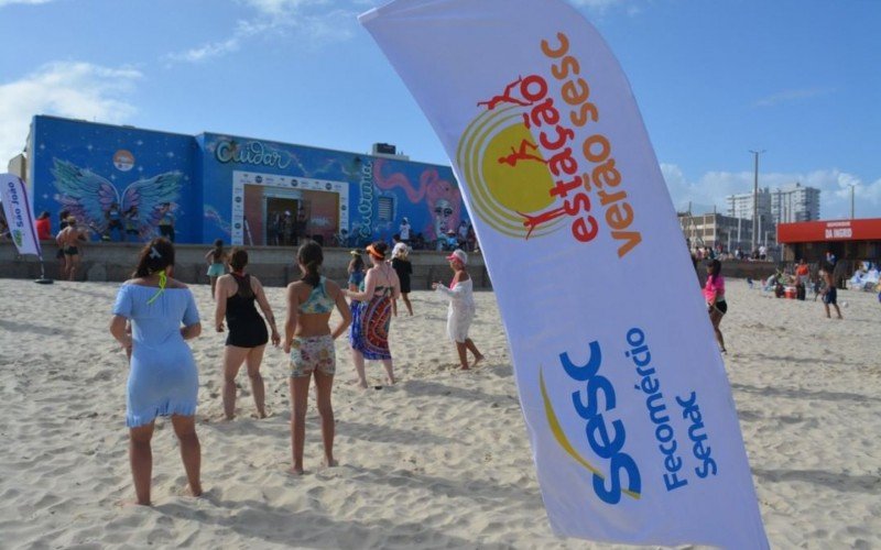 Casa Estação Verão Sesc está localizada no calçadão da Avenida Beira-Mar de Tramandaí
