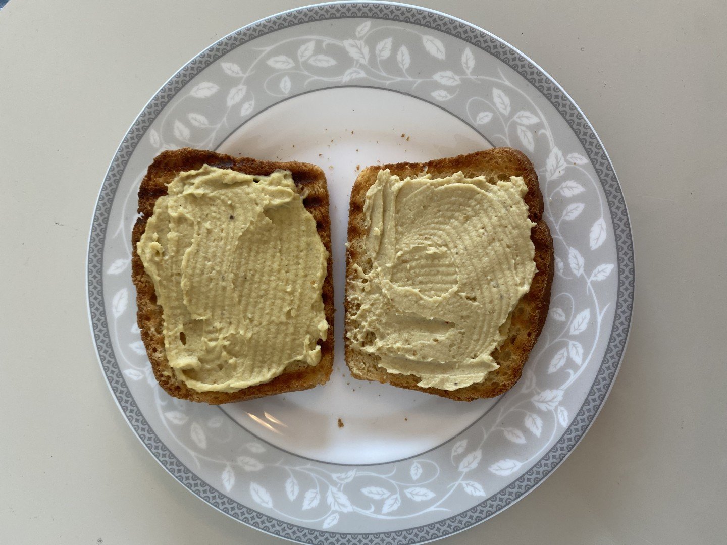 Aprenda a preparar homus, uma pastinha de grÃ£o-de-bico que vai bem com tudo!