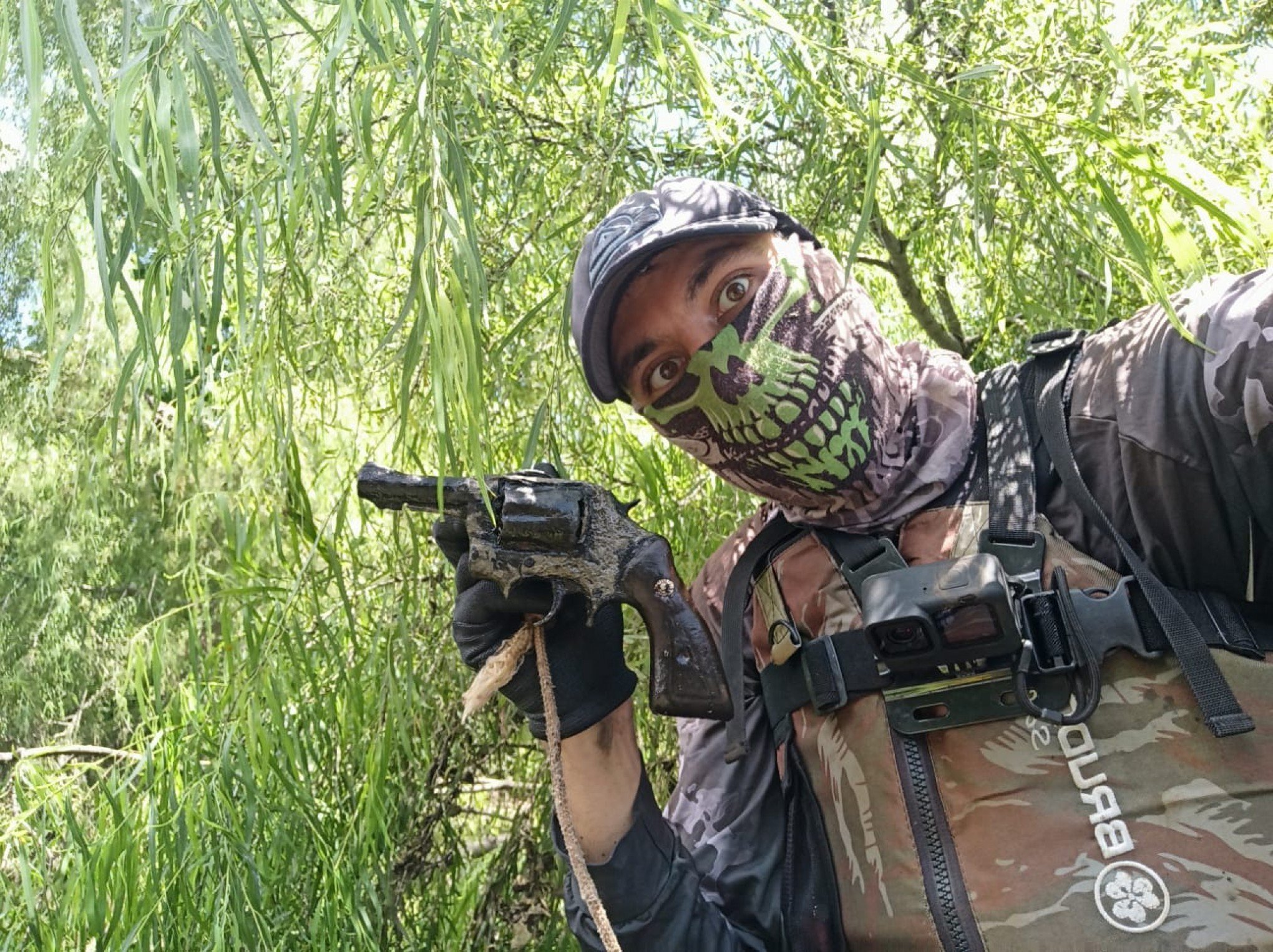 Armas, moedas, celulares e notebooks: as relíquias resgatadas do fundo do Sinos