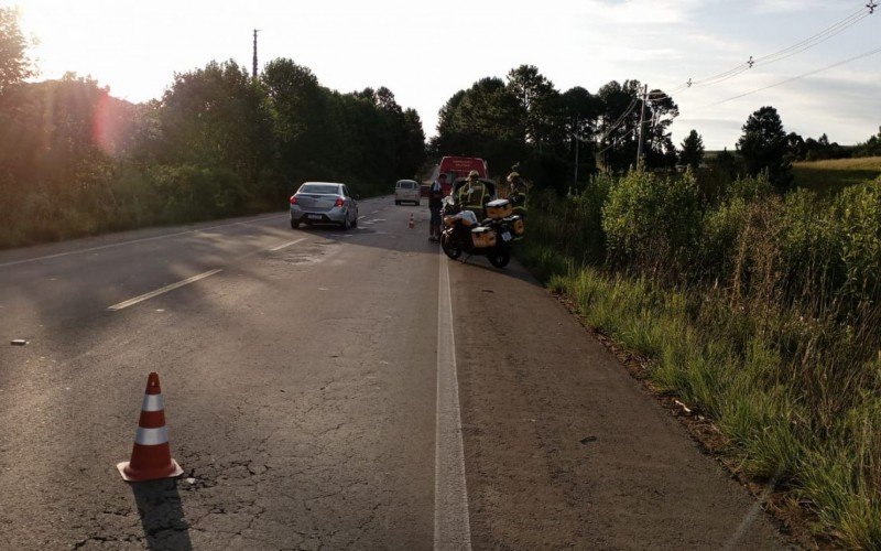 Idosa morre e homem fica ferido em acidente na Serra