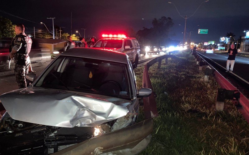 Carro atingiu poste e provou congestionamento na BR-116