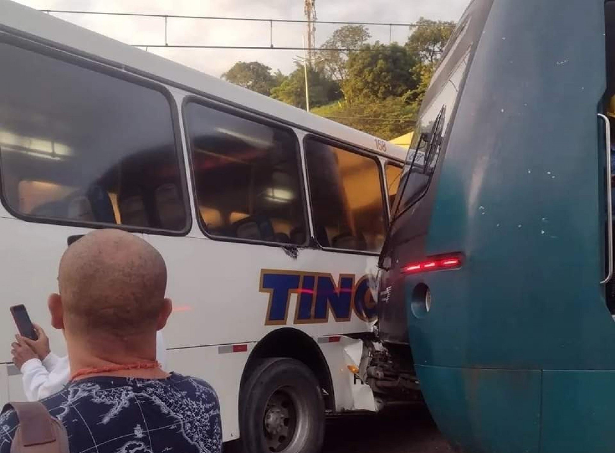 Acidente entre trem e ônibus deixa 12 feridos no Rio de Janeiro