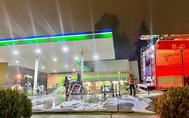 Corpo de Bombeiros espalhou espuma no local para evitar um incêndio