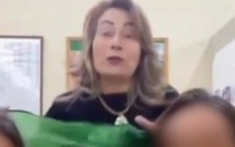 Camila Oliveira gravou vídeos dentro do seu gabinete 