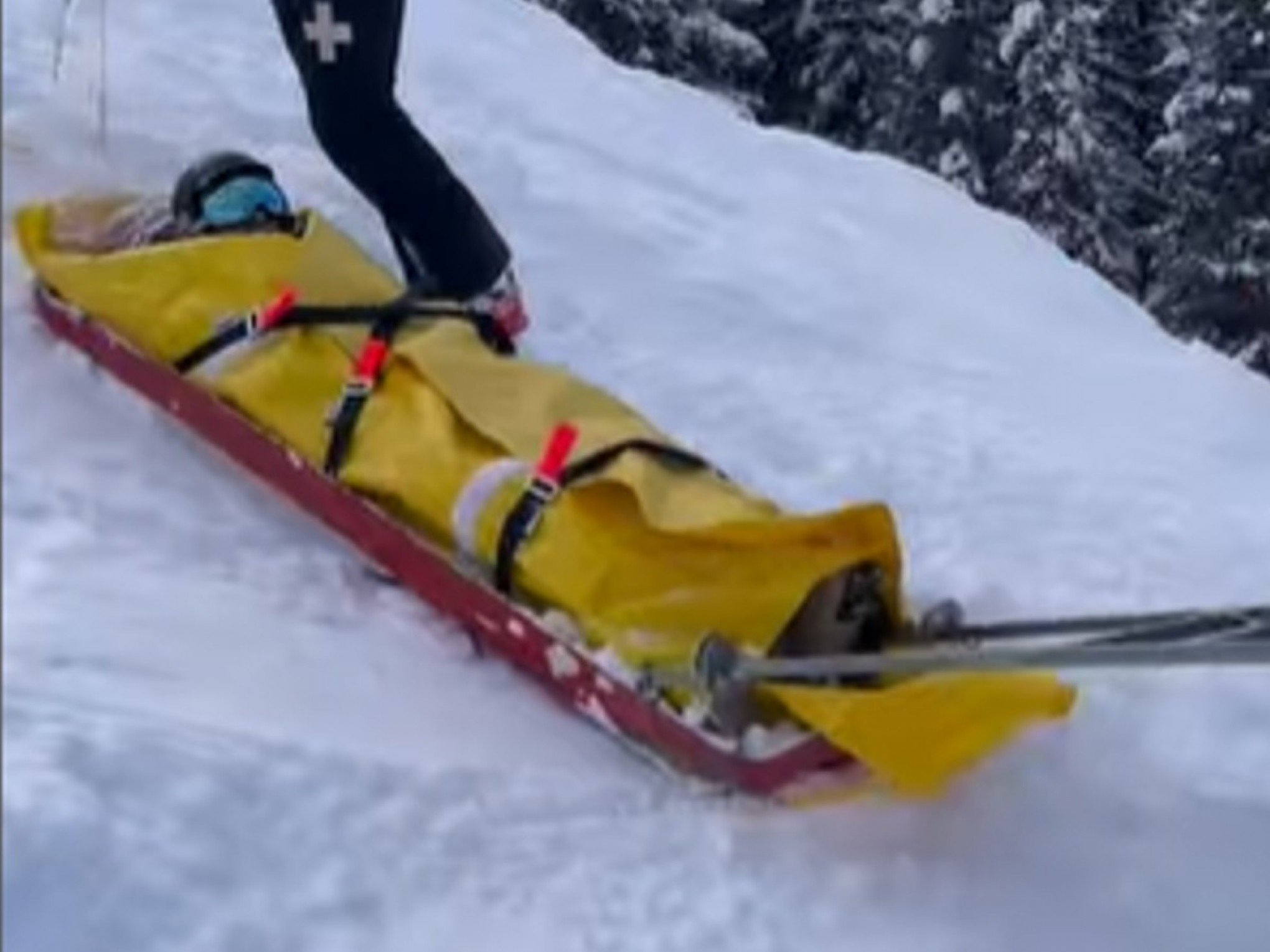 Luciana Gimenez divulga vídeo do momento em que foi resgatada de acidente na neve