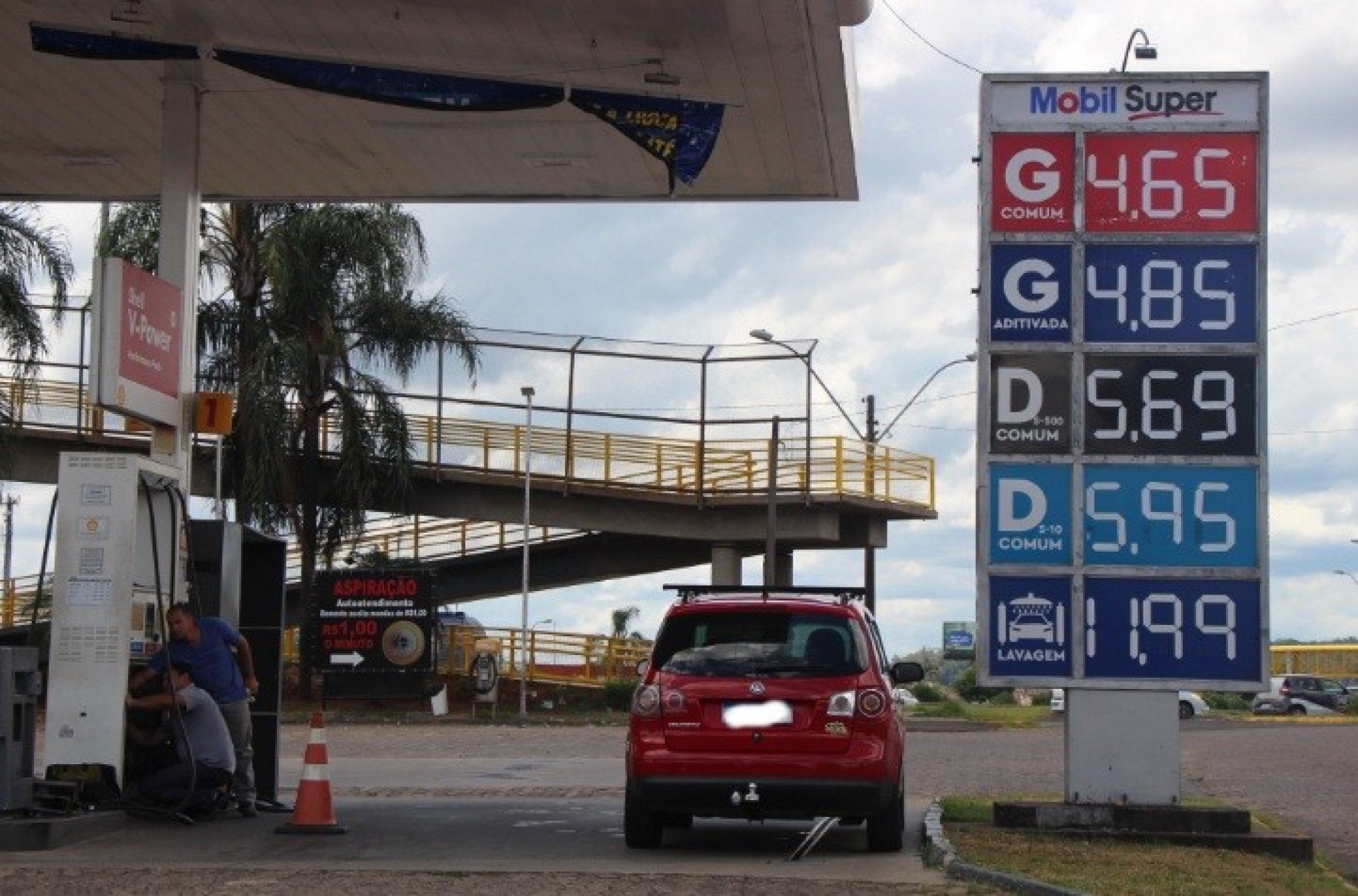 Preço da gasolina começa a cair em postos de combustíveis da região