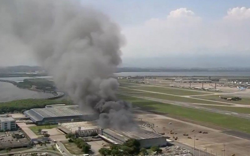 Incêndio atinge área de cargas do terminal do Aeroporto do Galeão