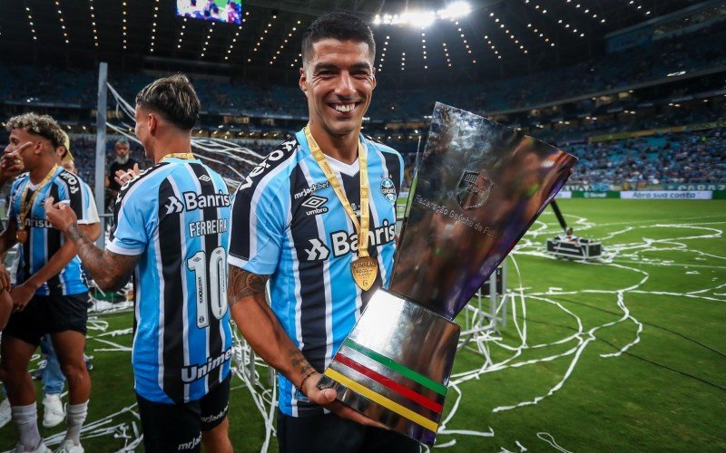 Luisito já levantou o primeiro troféu pelo time gremista