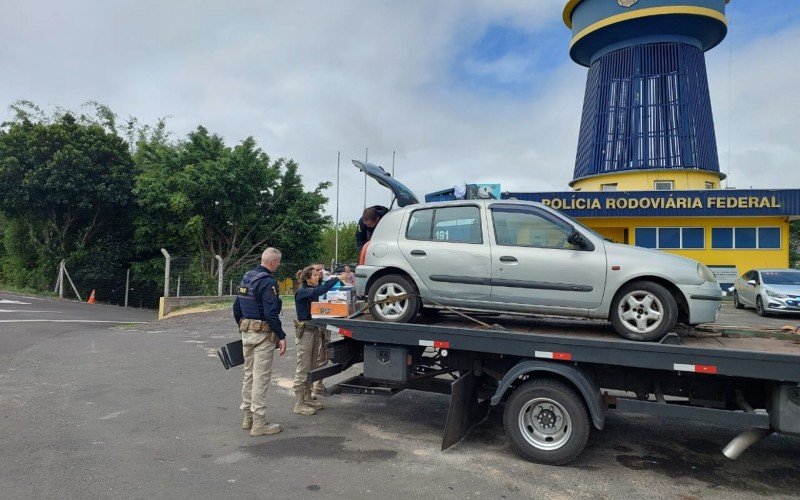 Dupla é presa com kit gin, panelas e até lixeira com papel higiênico após abordagem a guincho na BR-116