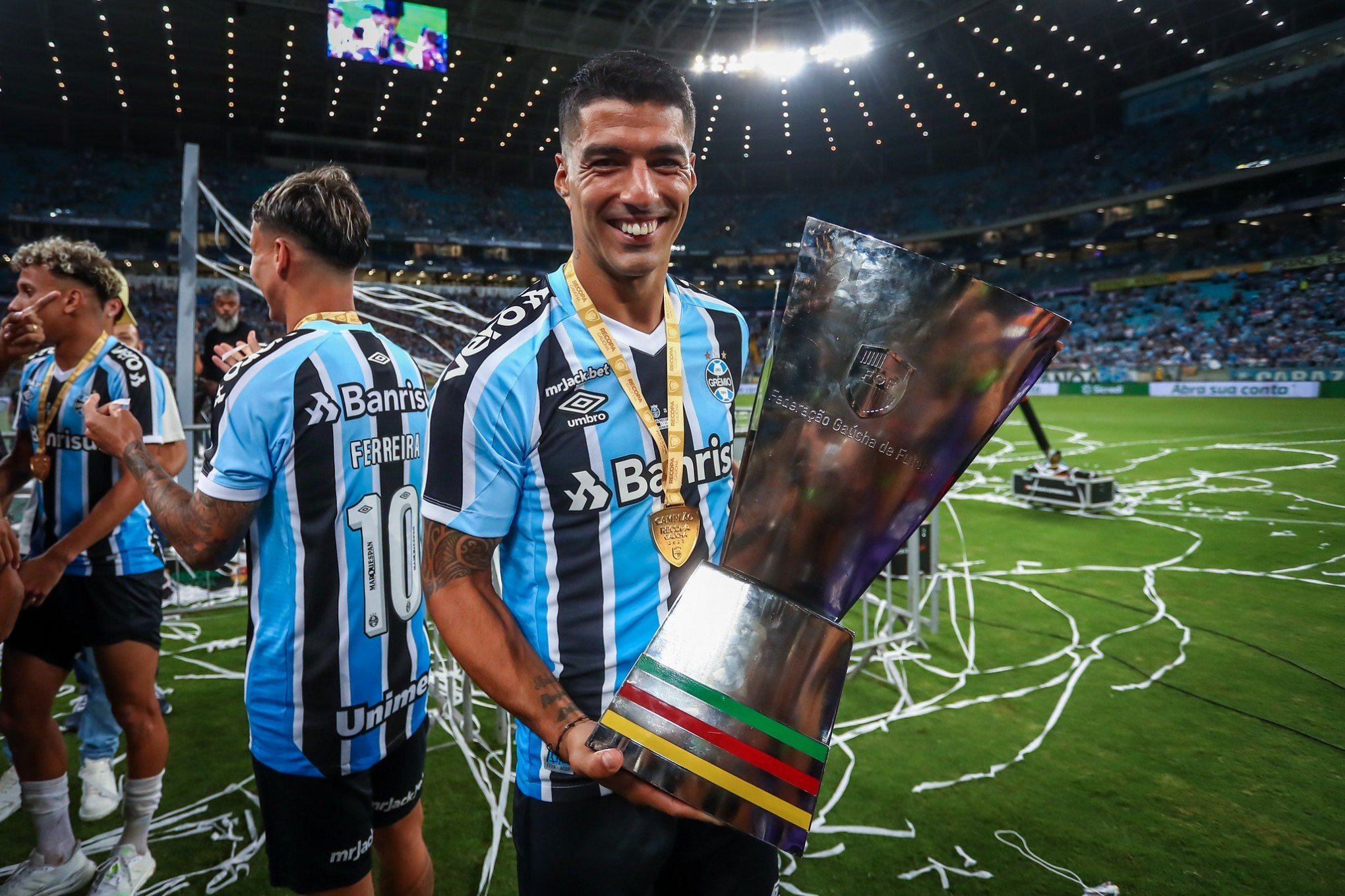 Luis Suárez vibra com noite mágica e primeiro título pelo Grêmio