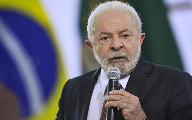 Lula e rei Charles III devem conversar nesta segunda-feira