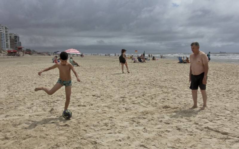 Cl&eacute;o e o filho Andr&eacute; Augusto