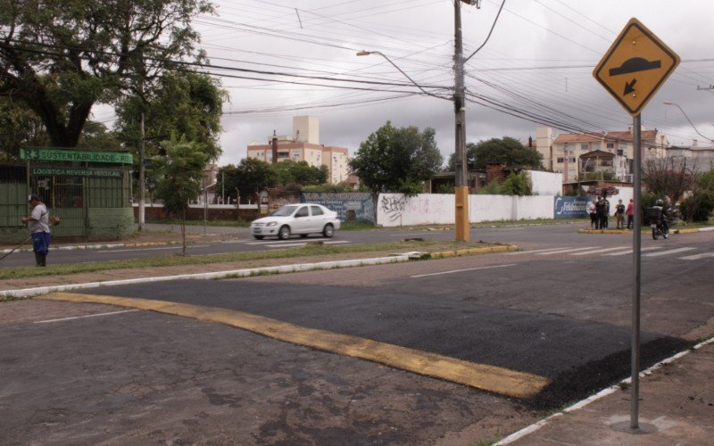 Quebra-molas foram instalados na Avenida Feitoria 