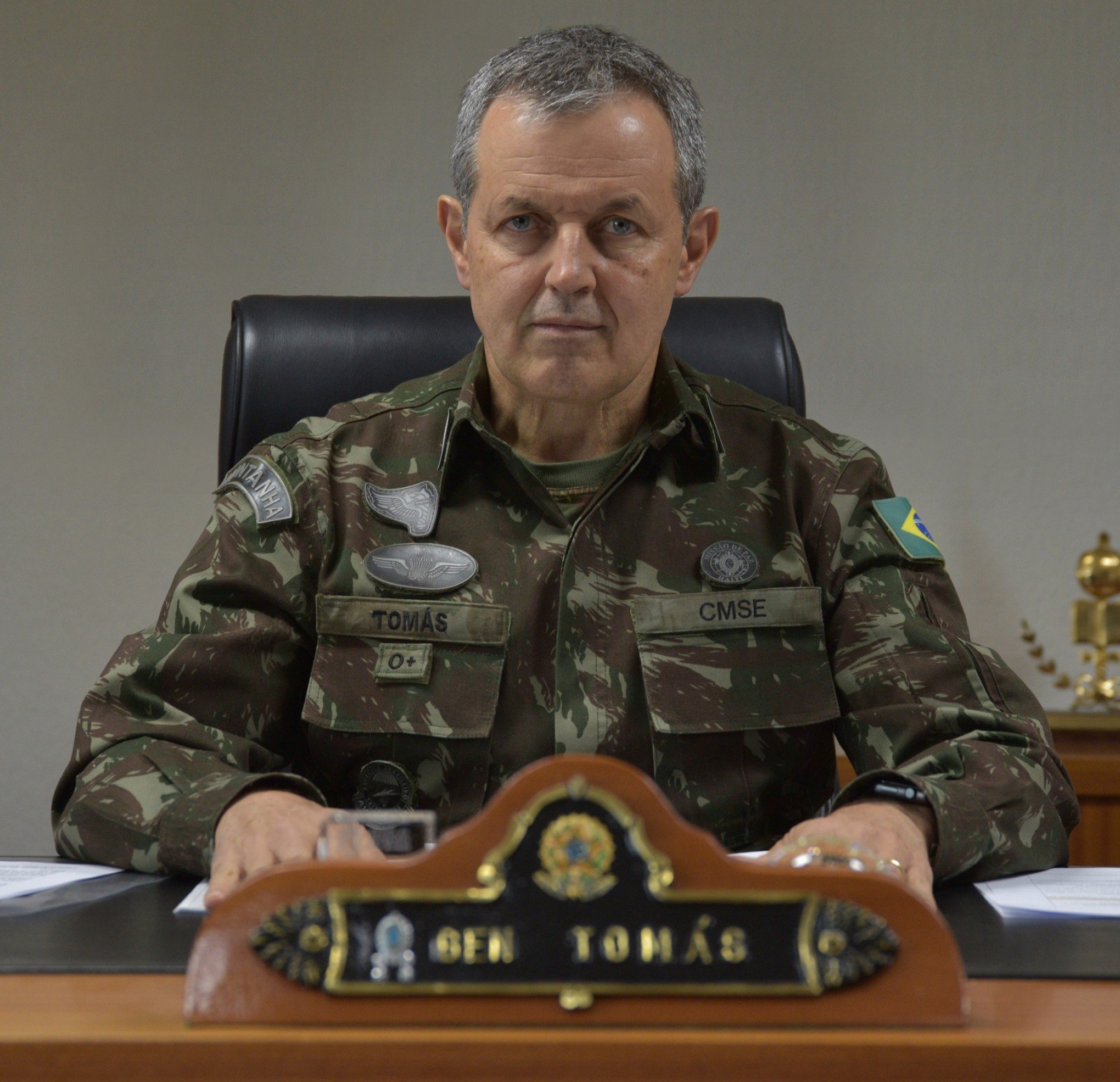 Lula demite comandante do Exército; substituto será o general Ribeiro Paiva