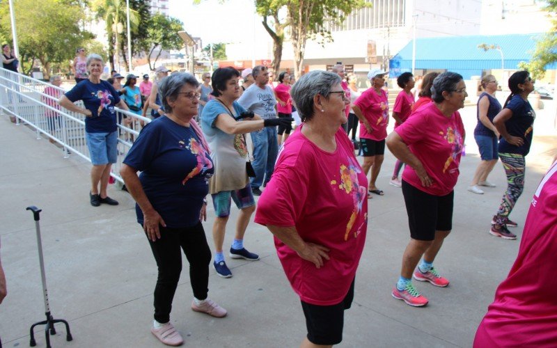 Marlene Maria Lucindo dos Santos, 68 anos, não perdeu o ritmo