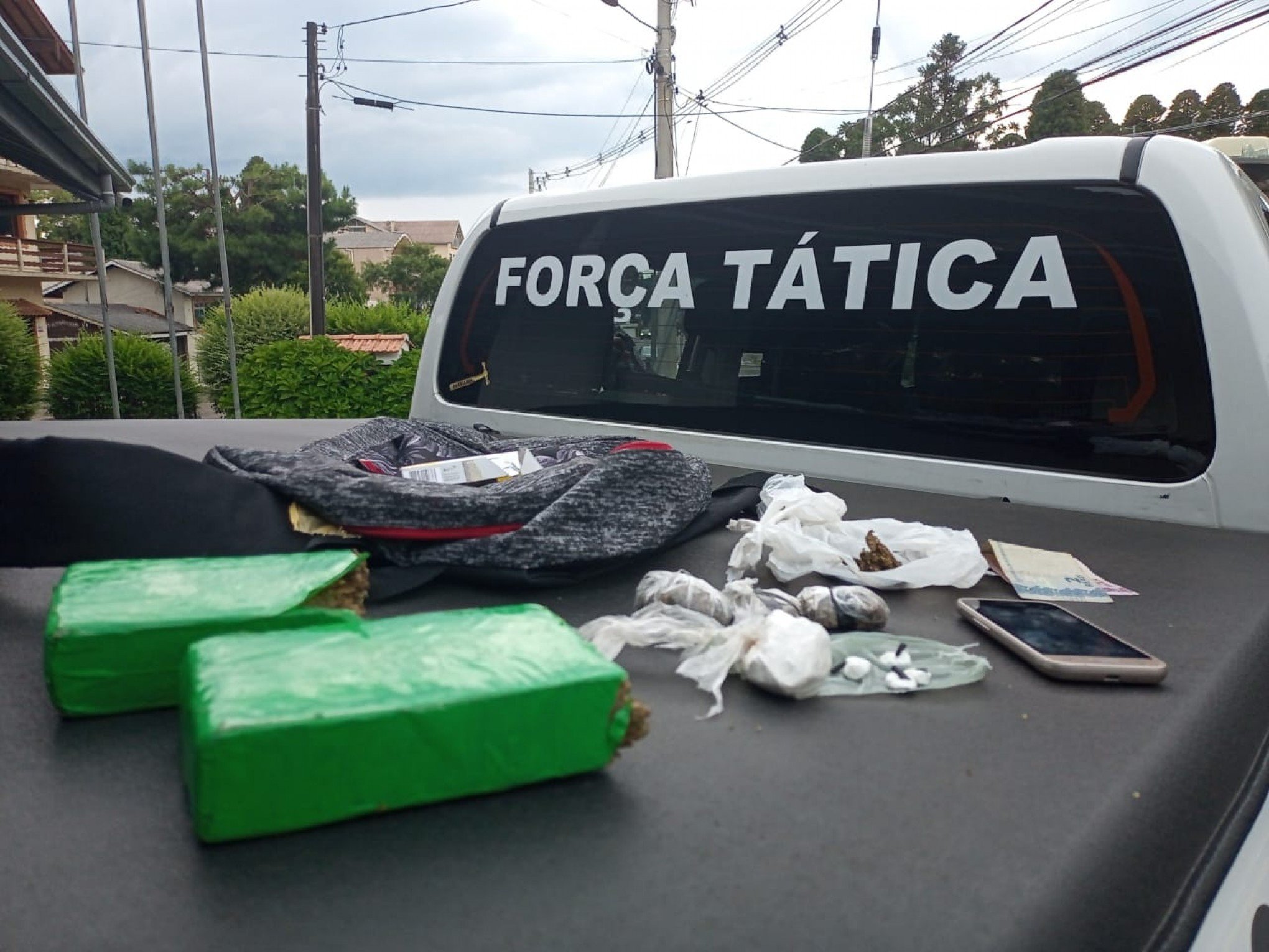 Dupla é presa e meio quilo de maconha é apreendido em Gramado