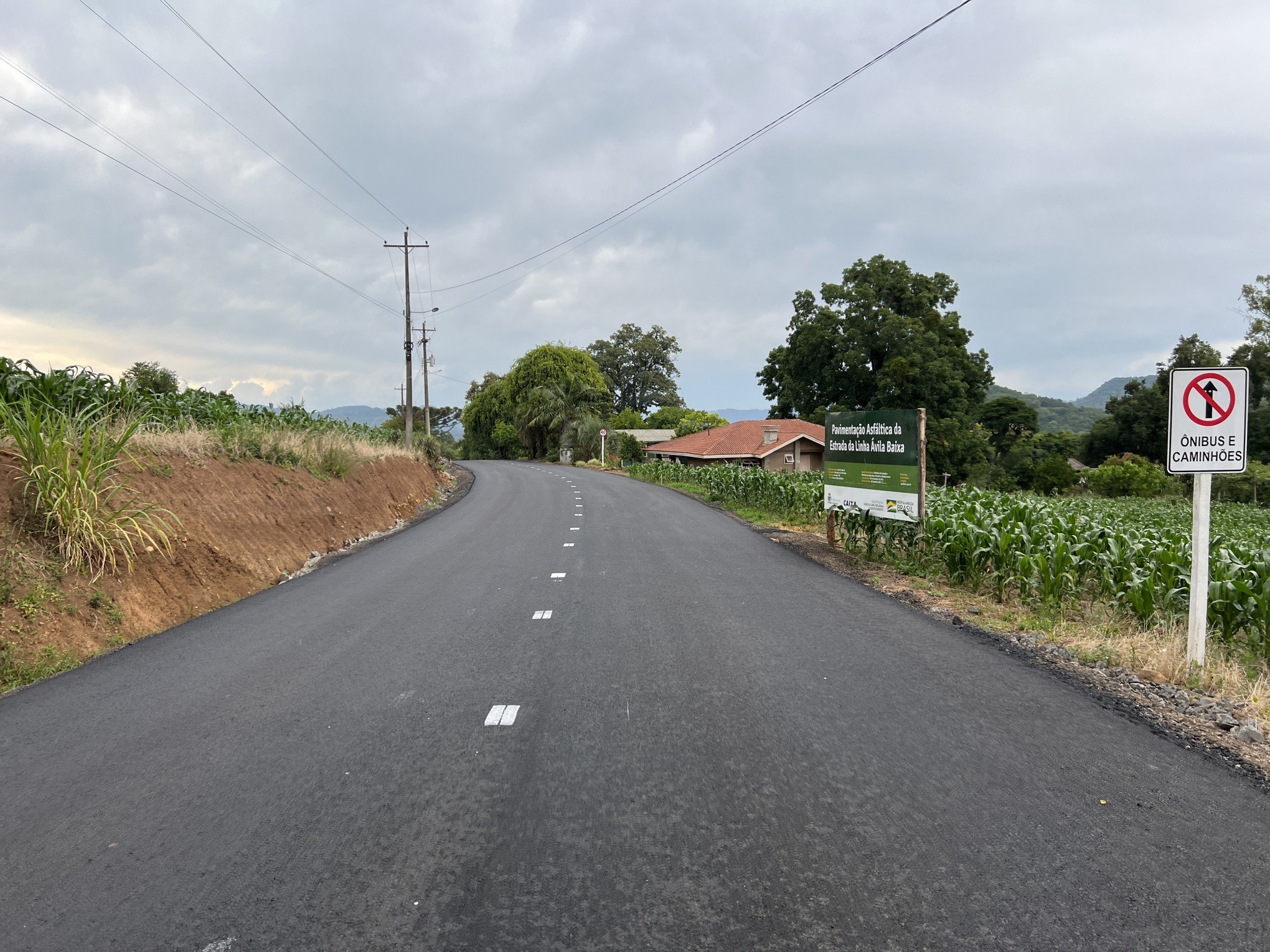 Asfaltamento de trecho de 1,2 quilômetro na Linha Ávila Baixa é concluído