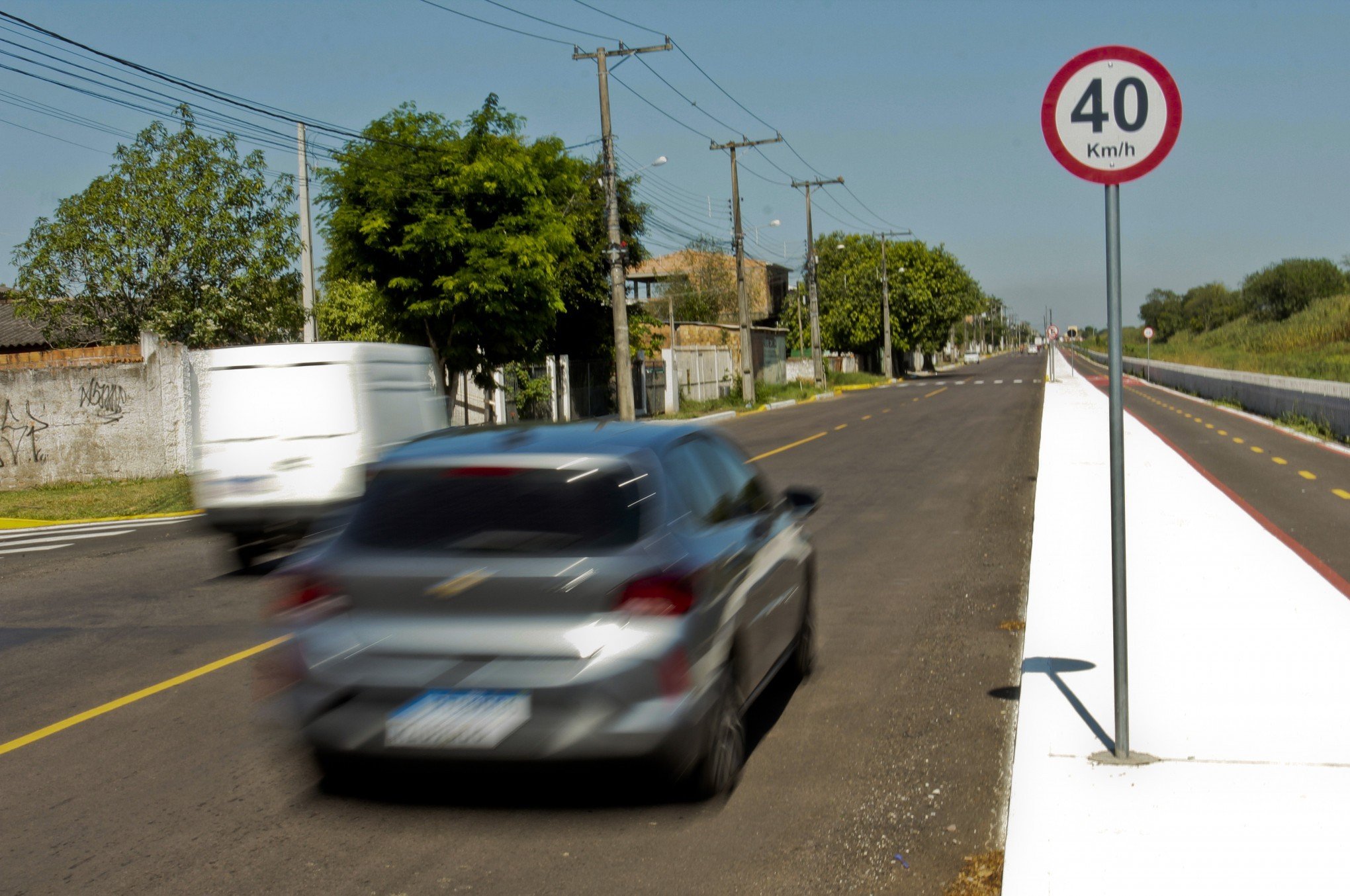 Renovada, Rua Curitiba tem servido para 'rachas' de carros e motos durante as madrugadas