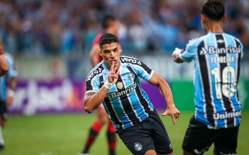 Suárez decidiu mais uma vez para o Grêmio