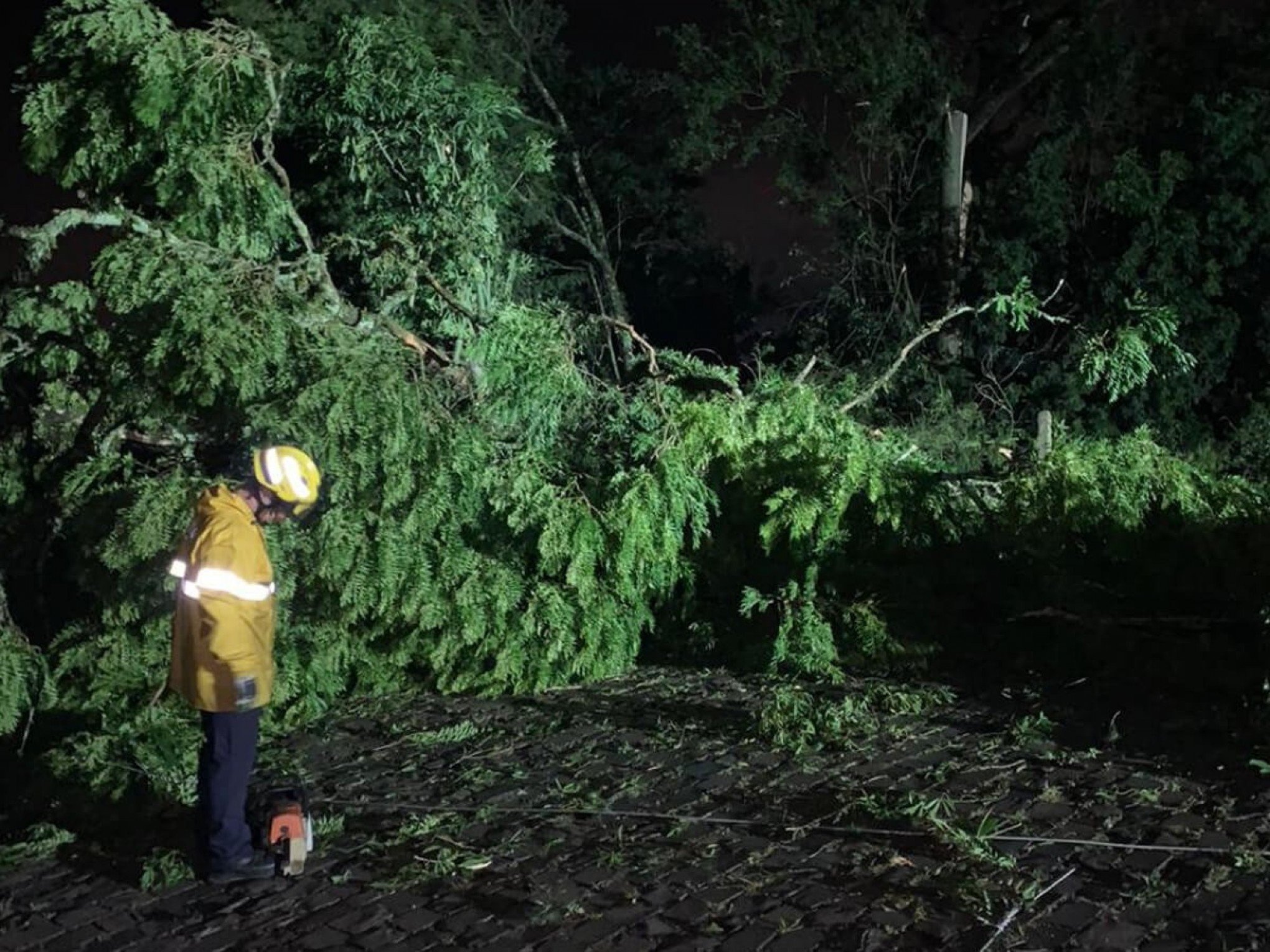 Taquara amanhece em 'clima de guerra' após microexplosões causarem destruição na cidade