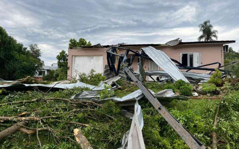 Imagens mostram destruição causada por tempestade em Harmonia